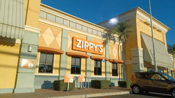 Zippy's Ewa outside