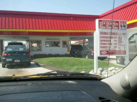 In-n-out Burger outside