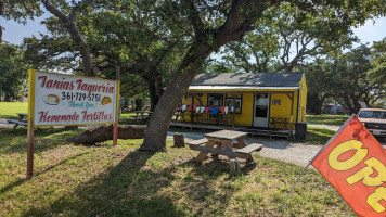 Tania's Taqueria outside