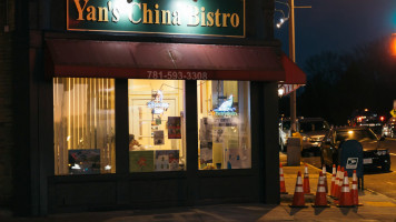 Yan's China Bistro outside