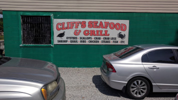 Cliff's Seafood outside