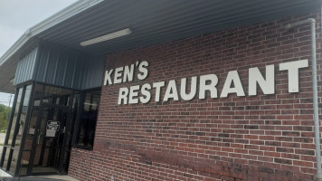 Ken's Restaurant outside