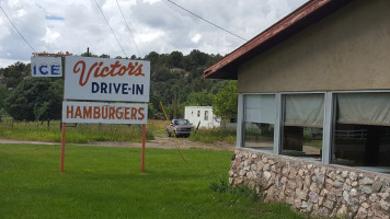 Victor's Drive-in outside