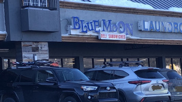 Blue Moon Bakery outside