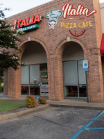 Italia Pizza Cafe outside