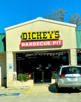 Dickey&#x27;s Barbecue Pit outside