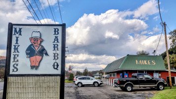 Mike's -b-q Sub Shop outside