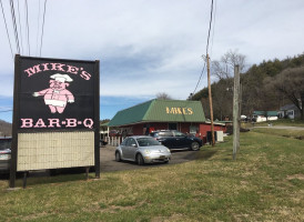 Mike's -b-q Sub Shop outside