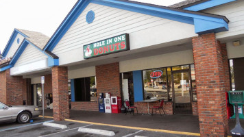 Hole In One Donuts outside