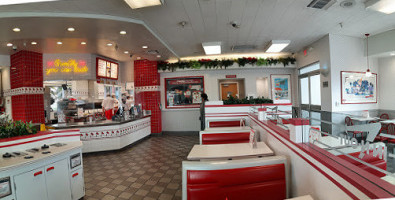 In-n-out Burger inside