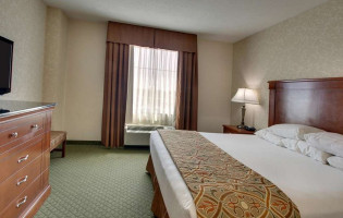 Drury Inn Suites St. Louis Arnold inside