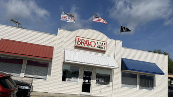 Bravo's Cafe Grill outside