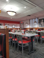 Friendly's inside