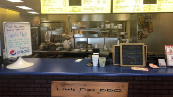 Little Pigs Bbq food