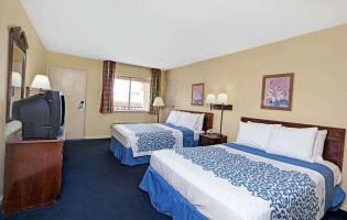 Days Inn inside