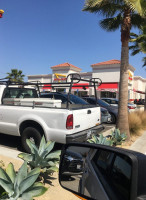 In-n-out Burger outside