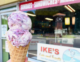 Ike's Eats Treats inside