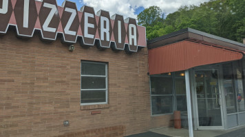 Pottsville Pizzeria outside