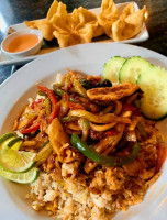 Sisters Thai Cafe food