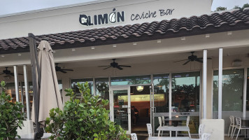 Dr. Limon Ceviche Miami Lakes outside