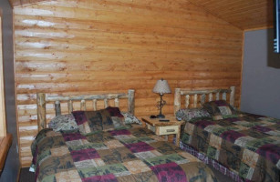 Boomers Outback Lodge/cabins inside