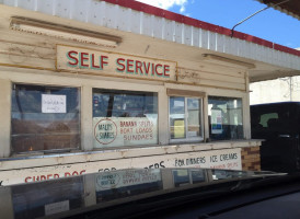 Rocky's Burgers outside