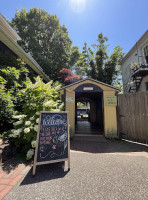 Bellefonte Cafe outside