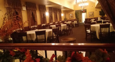 Filomena's Lakeview inside