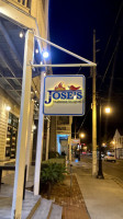 Jose's Latin Food outside