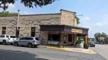 Bear Moon Bakery Cafe outside