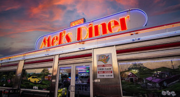 Mel's Classic Diner outside