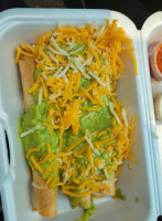 Los Favoritos Taco Shop food