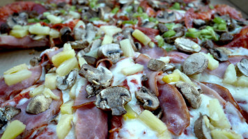 Scroungy Moose Pizza food