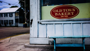 Old Town Bakery outside