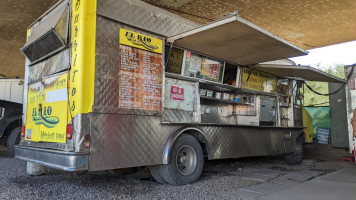 El Rio Mexican Food Truck outside