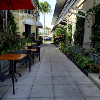 Old Naples Pub outside