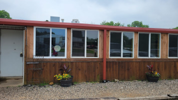 Janet’s B.b.q Cafe outside