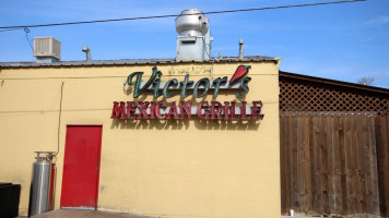 Victor's Mexican Grille food