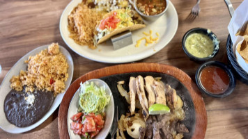 Victor's Mexican Grille food