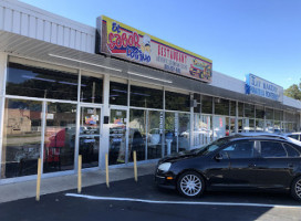 El Sabor Latino outside