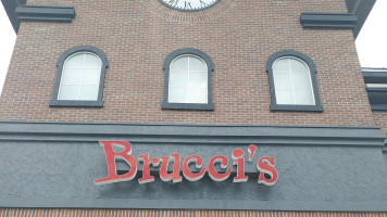 Brucci's Pizza inside