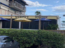 Ichabods Dockside Bar Grille outside