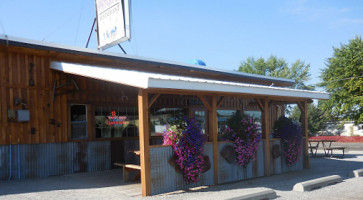 Pryor's East Farms Drive-inn outside