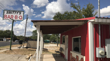 Smitty's -b-q outside