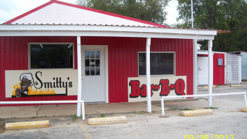 Smitty's -b-q outside