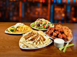 Wingers Alehouse food