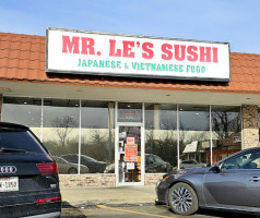 Mr. Le's Sushi food