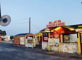 Rj's Snack Shack outside