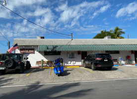 Little Bar Restaurant outside