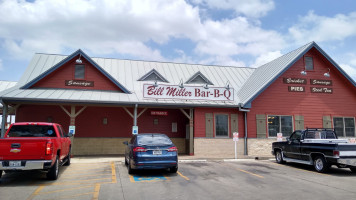 Bill Miller -b-q outside